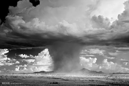 تصاویر سیاه و سفید زیبا از طوفان در طبیعت