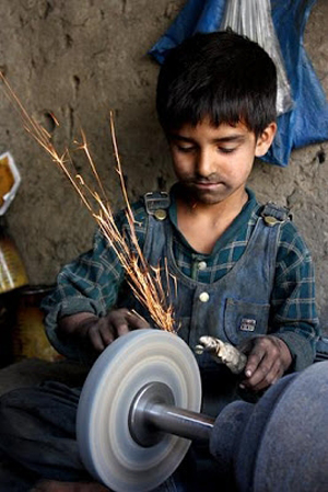 نظر متفاوت یک کارشناس: کار کودکان می تواند مفید باشد!