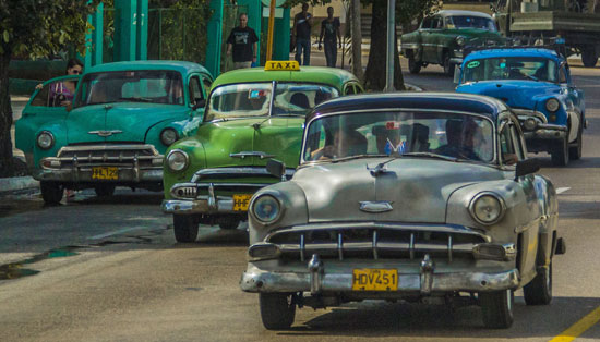 خیابان های کوبا؛ بزرگترین موزه خودروهای کلاسیک جهان!
