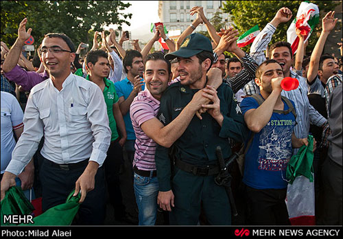 عکس: پایکوبی با طعم جام جهانی در شهر (1)