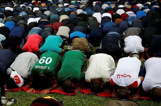 نماز عید فطر در روسیه با رنگ و بوی جام جهانی