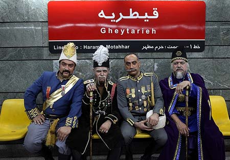 تصاویر قهوه تلخي ها در مترو تهران