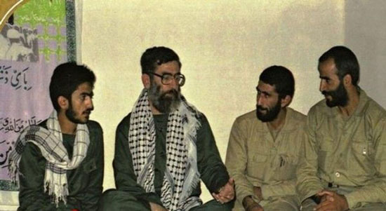 تصویر کمتر دیده شده از سردار قاآنی در کنار رهبری