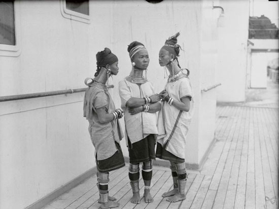 «زنان زرافه‌ای» جاذبه شهر لندن در دهه ۱۹۳۰ میلادی