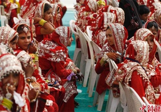 تصاویر مراسم عروسی 191 زوج هندی