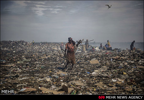 عکس: جمع آوری و فروش زباله در موزامبیک