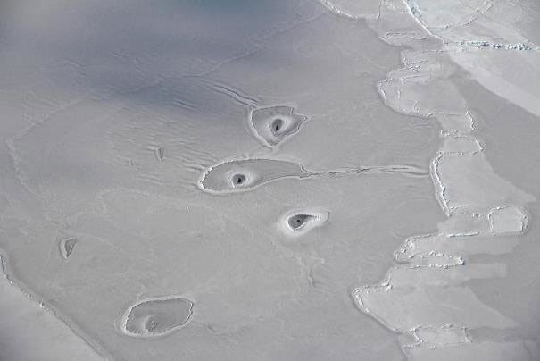 عکاسی از حفره‌های یخی در قطب شمال