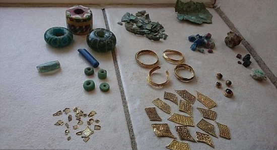 کشف جواهرات ۱۴۰۰ ساله «آنگلوساکسون‌ها»