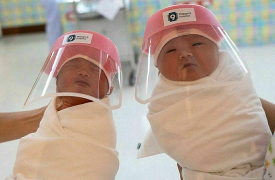 ماسک محافظ برای نوزادان در بانکوک