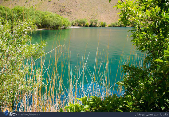 دریاچه گهر، فیروزه ای بر دامان اُشتُرانکوه