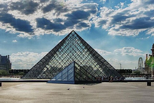 در‌های موزه «لوور» فرانسه باز شد