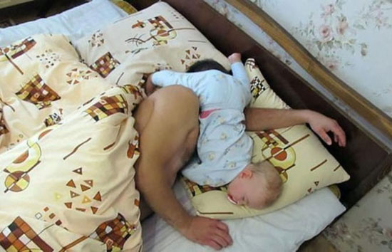 خواب کودکان در مکان ها و حالت های غیرمعمول