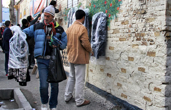 دیوار مهربانی در کرمانشاه +عکس