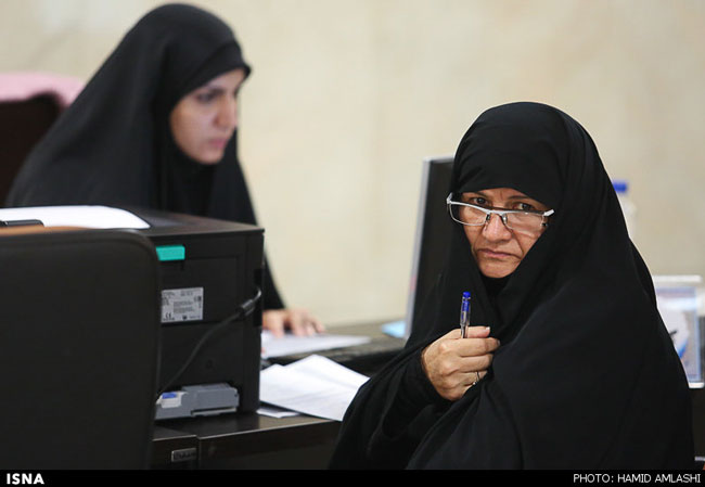 اولین زن کاندیدای مجلس خبرگان +عکس