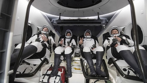 بازگشت فضانوردان به زمین بعد از سفری ۶ ماهه