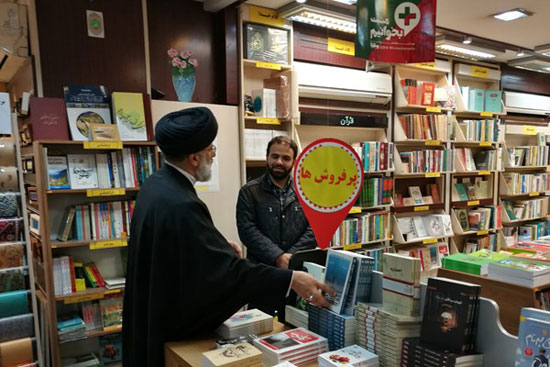 بازدید رئیسی از چند کتابفروشی خیابان انقلاب