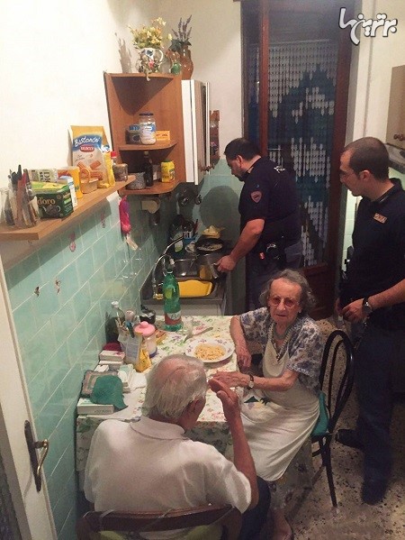 اقدام جالب پلیس نسبت به زوج سالمند گریان