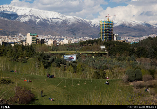 عکس: تهرانی ها در « آب و آتش»