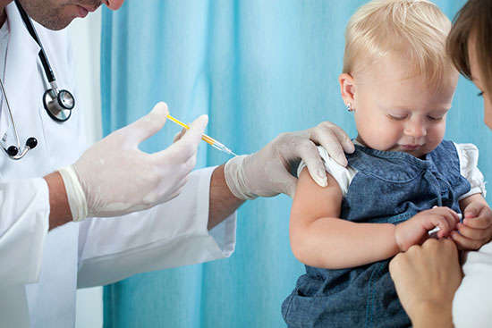 کاهش درد واکسن نوزاد، با این راهکار‌ها