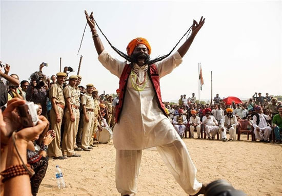 مسابقه بلندترین سبیل هندوستان! +عکس