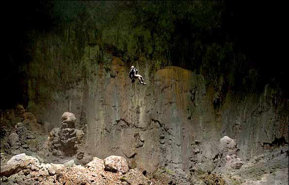تصاویر شگفت انگیزی از بزرگترین غار دنیا!