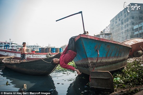 بندر داکا در آلوده ترین رودخانه جهان