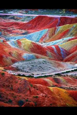 تصاویری محشر از کوهستان رنگین کمانی