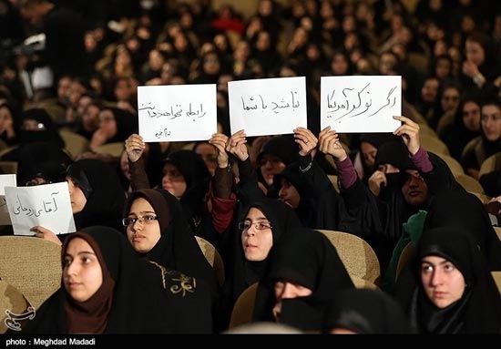 عکس: حاشیه روز دانشجو با حضور روحانی