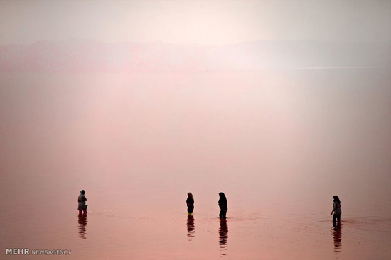 آبتنی در دریاچه ارومیه