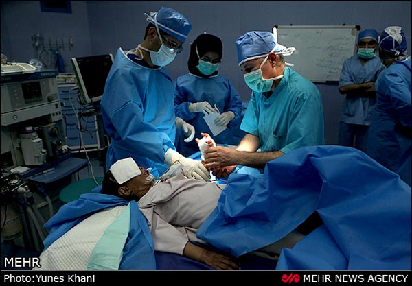 تصاویر جراحی‌ کودک قربانی اسیدپاشی(16+)