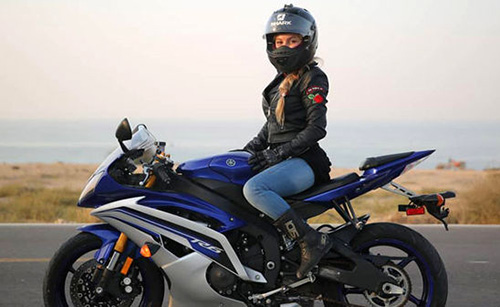 موتورسواری زنان؛ آزاد در قانون، ممنوع در خیابان