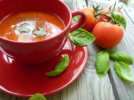سوپ قرمزِ گوجه فرنگی و سیر