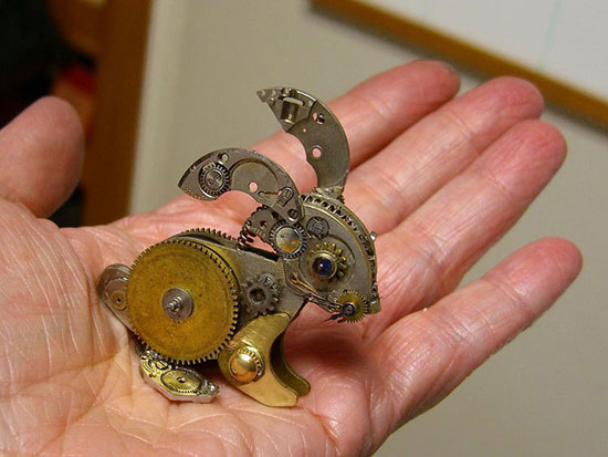 ساخت مجسمه‌های فلزی جالب با چرخ دنده‌ ساعت‌های قدیمی