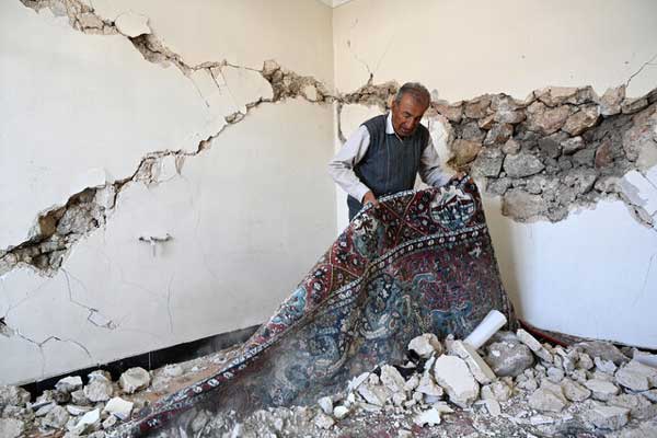 تصاویری از روز‌های سخت زلزله‌زدگان سی‌سخت