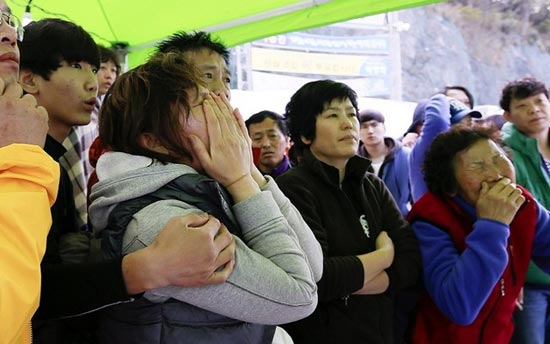 عکس: گریه برای دانش آموزان کره ای