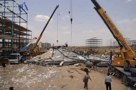 تصاویر ریزش ساختمان در مشهد