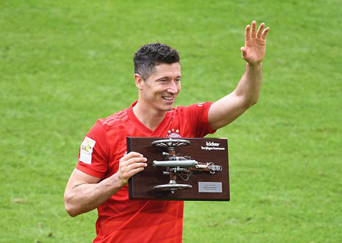 مرد سال فوتبال آلمان به سخره گرفته شد!
